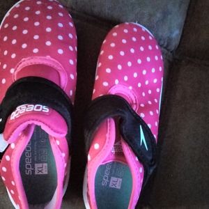 Girls Infant/Youth Speedos swim shoes. Sz XL